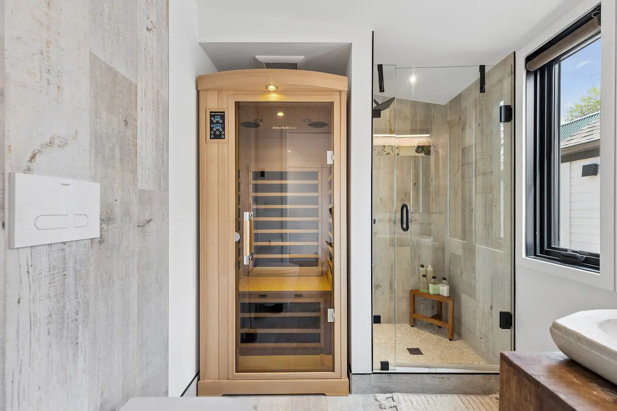 Pearl House Detached Guest House bath and sauna
